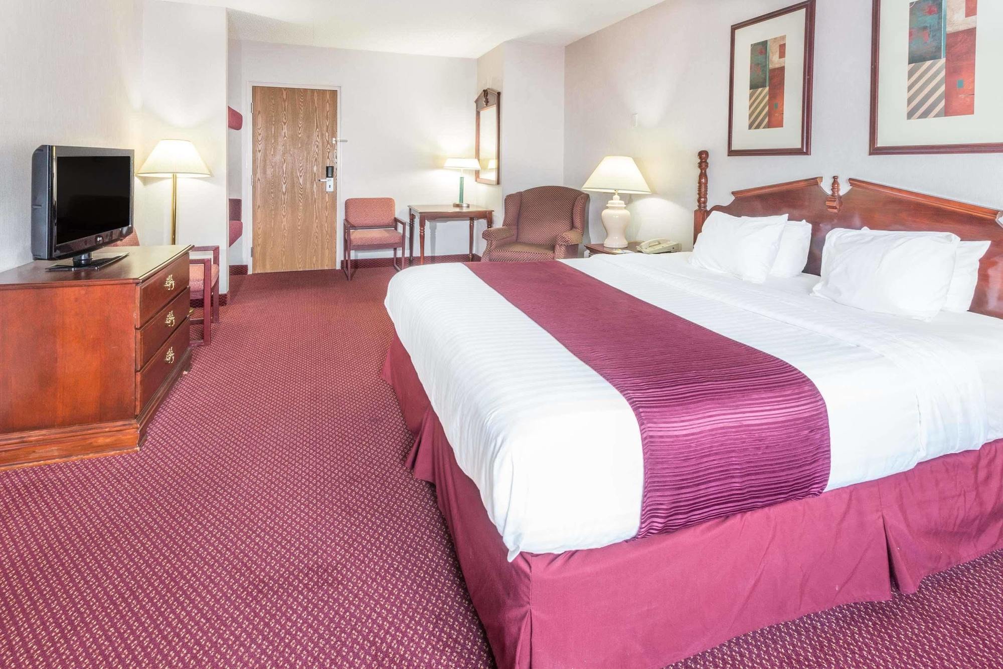 Days Inn By Wyndham Tiffin Buitenkant foto
