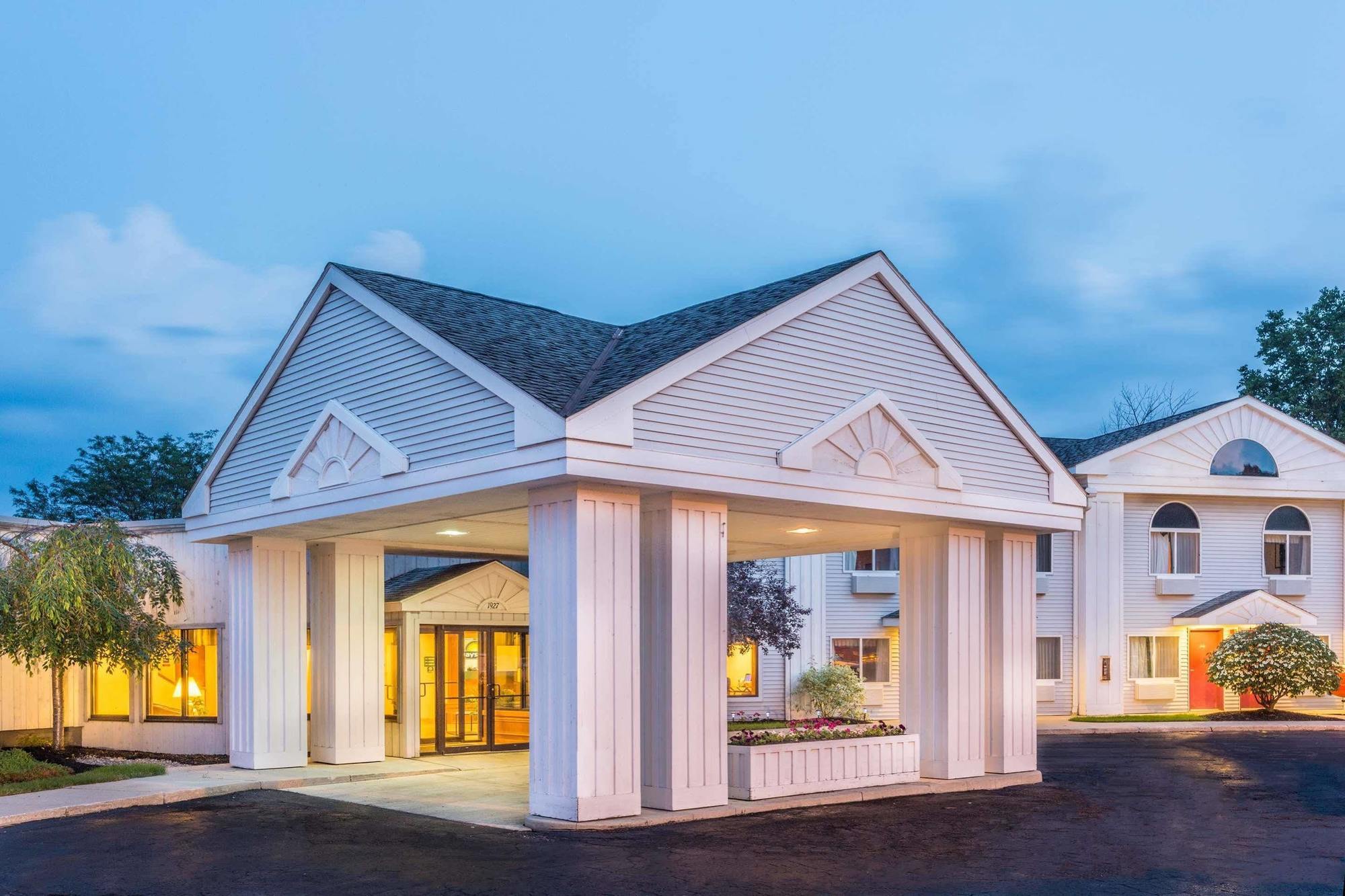 Days Inn By Wyndham Tiffin Buitenkant foto