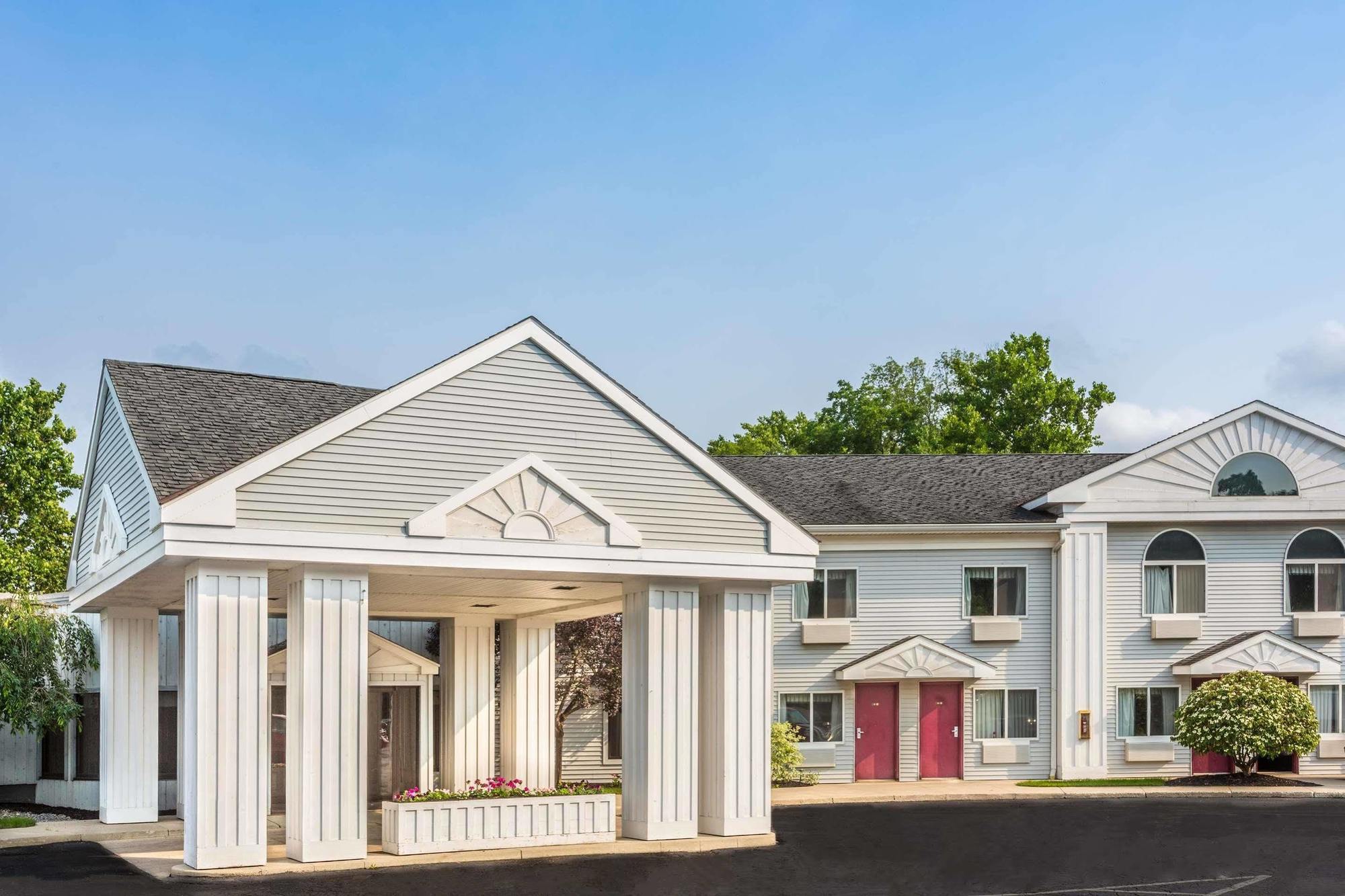 Days Inn By Wyndham Tiffin Buitenkant foto